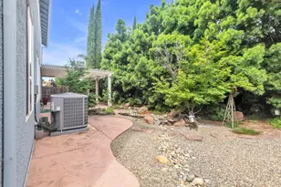 10085 Castle Oaks Ct, Sacramento, CA 95829 - Photo 35