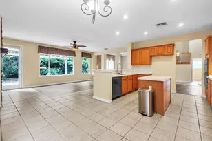 10085 Castle Oaks Ct, Sacramento, CA 95829 - Photo 7