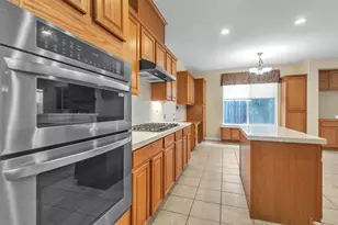 10085 Castle Oaks Ct, Sacramento, CA 95829 - Photo 11