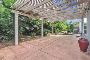 10085 Castle Oaks Ct, Sacramento, CA 95829 - Photo 33