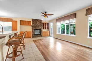 10085 Castle Oaks Ct, Sacramento, CA 95829 - Photo 5