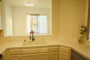 9193 E Laguna Way, Elk Grove, CA 95758 - Photo 19
