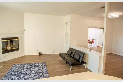 9193 E Laguna Way, Elk Grove, CA 95758 - Photo 13
