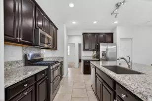 9315 Wild Lilac Cir, Sacramento, CA 95829 - Photo 9