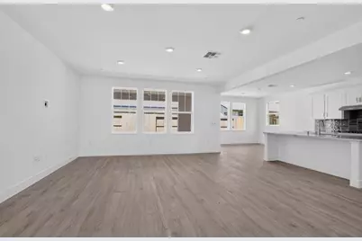 10284 Golden Sunray Drive, Elk Grove, CA 95757 - Photo 5