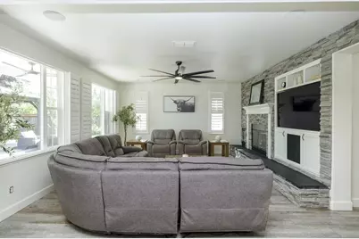 1682 Fairway Oaks Court, Ripon, CA 95366 - Photo 11