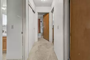 7961 Phaeton Dr, Oakland, CA 94605 - Photo 37