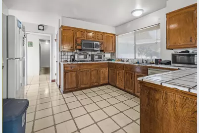 7961 Phaeton Drive, Oakland, CA 94605 - Photo 45