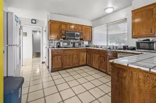 7961 Phaeton Dr, Oakland, CA 94605 - Photo 45