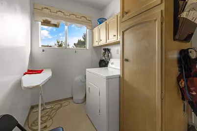 7961 Phaeton Drive, Oakland, CA 94605 - Photo 13