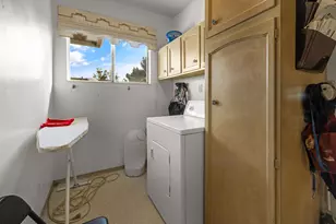 7961 Phaeton Dr, Oakland, CA 94605 - Photo 13