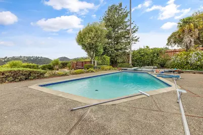7961 Phaeton Drive, Oakland, CA 94605 - Photo 31
