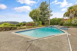 7961 Phaeton Dr, Oakland, CA 94605 - Photo 31