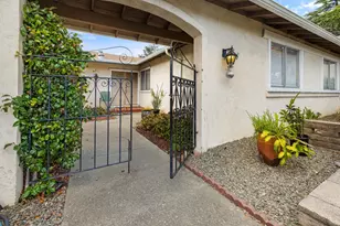 7961 Phaeton Dr, Oakland, CA 94605 - Photo 1