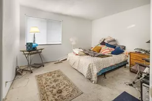 7961 Phaeton Dr, Oakland, CA 94605 - Photo 25