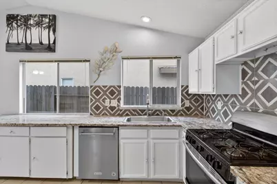 8889 Harvest Hill Way, Elk Grove, CA 95624 - Photo 9