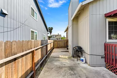 150 Creekside Circle, Sacramento, CA 95823 - Photo 33