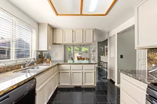 150 Creekside Cir, Sacramento, CA 95823 - Photo 13