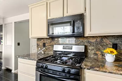 150 Creekside Circle, Sacramento, CA 95823 - Photo 17
