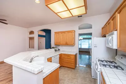 4910 Westham Way, Elk Grove, CA 95758 - Photo 11