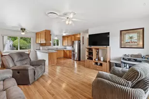 987 Island Ave, Olivehurst, CA 95961 - Photo 5
