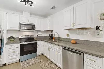 7803 Orchard Woods Circle, Sacramento, CA 95828 - Photo 9