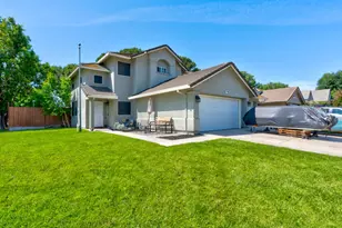 725 McKinley St, Los Banos, CA 93635 - Photo 3
