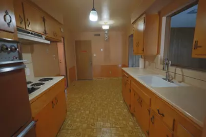 5080 Bonniemae Way, Sacramento, CA 95820 - Photo 3