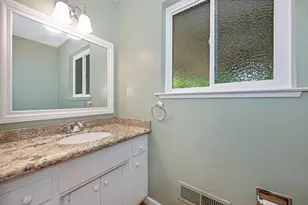 21 Saratoga Cir, Sacramento, CA 95864 - Photo 19