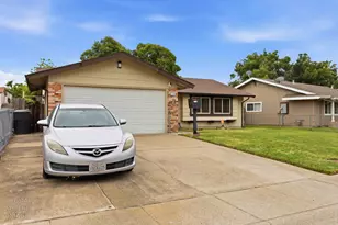 7242 Arutas Dr, North Highlands, CA 95660 - Photo 3
