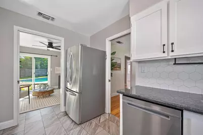 5712 Carlson Drive, Sacramento, CA 95819 - Photo 15