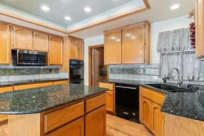 11557 Bear Valley Court, Gold River, CA 95670 - Photo 15