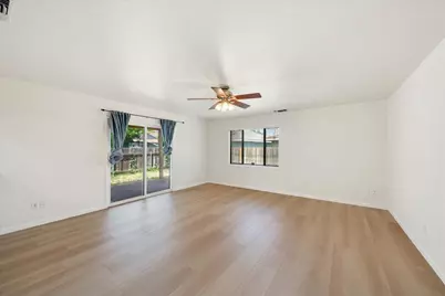 7517 Circle Parkway, Sacramento, CA 95823 - Photo 3