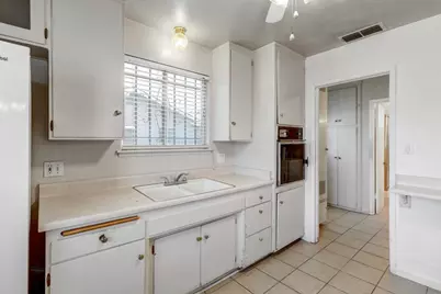 2154 Meadowglen Avenue, Sacramento, CA 95832 - Photo 11