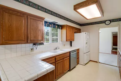 5437 Valhalla Drive, Carmichael, CA 95608 - Photo 11