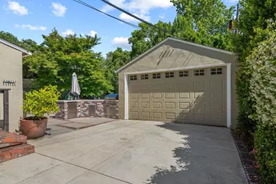 1049 11th Avenue, Sacramento, CA 95818 - Photo 37
