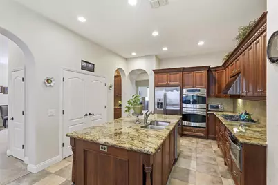 6817 Vilamoura Way, Elk Grove, CA 95757 - Photo 19