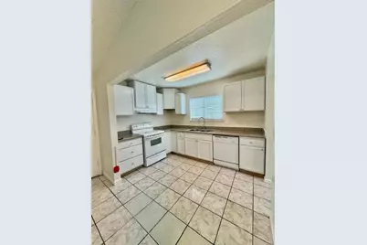 8204 Essen Way, Sacramento, CA 95823 - Photo 5