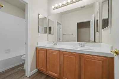 9728 Sand Hollow Way, Elk Grove, CA 95757 - Photo 17