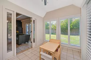 819 Lake Front Dr, Sacramento, CA 95831 - Photo 31