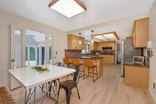 819 Lake Front Dr, Sacramento, CA 95831 - Photo 21