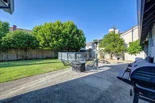 819 Lake Front Dr, Sacramento, CA 95831 - Photo 59