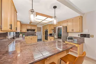 819 Lake Front Dr, Sacramento, CA 95831 - Photo 23