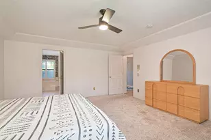 819 Lake Front Dr, Sacramento, CA 95831 - Photo 37