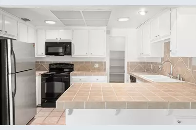 7945 La Riviera Drive, Sacramento, CA 95826 - Photo 11