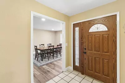 8951 Lansdowne Court, Elk Grove, CA 95624 - Photo 3