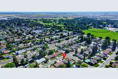 8951 Lansdowne Court, Elk Grove, CA 95624 - Photo 45