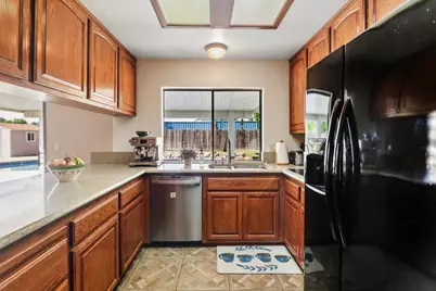 8951 Lansdowne Court, Elk Grove, CA 95624 - Photo 9