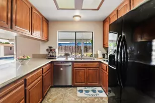 8951 Lansdowne Ct, Elk Grove, CA 95624 - Photo 9