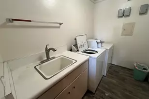 3704 Bonnie Ln, Stockton, CA 95204 - Photo 9